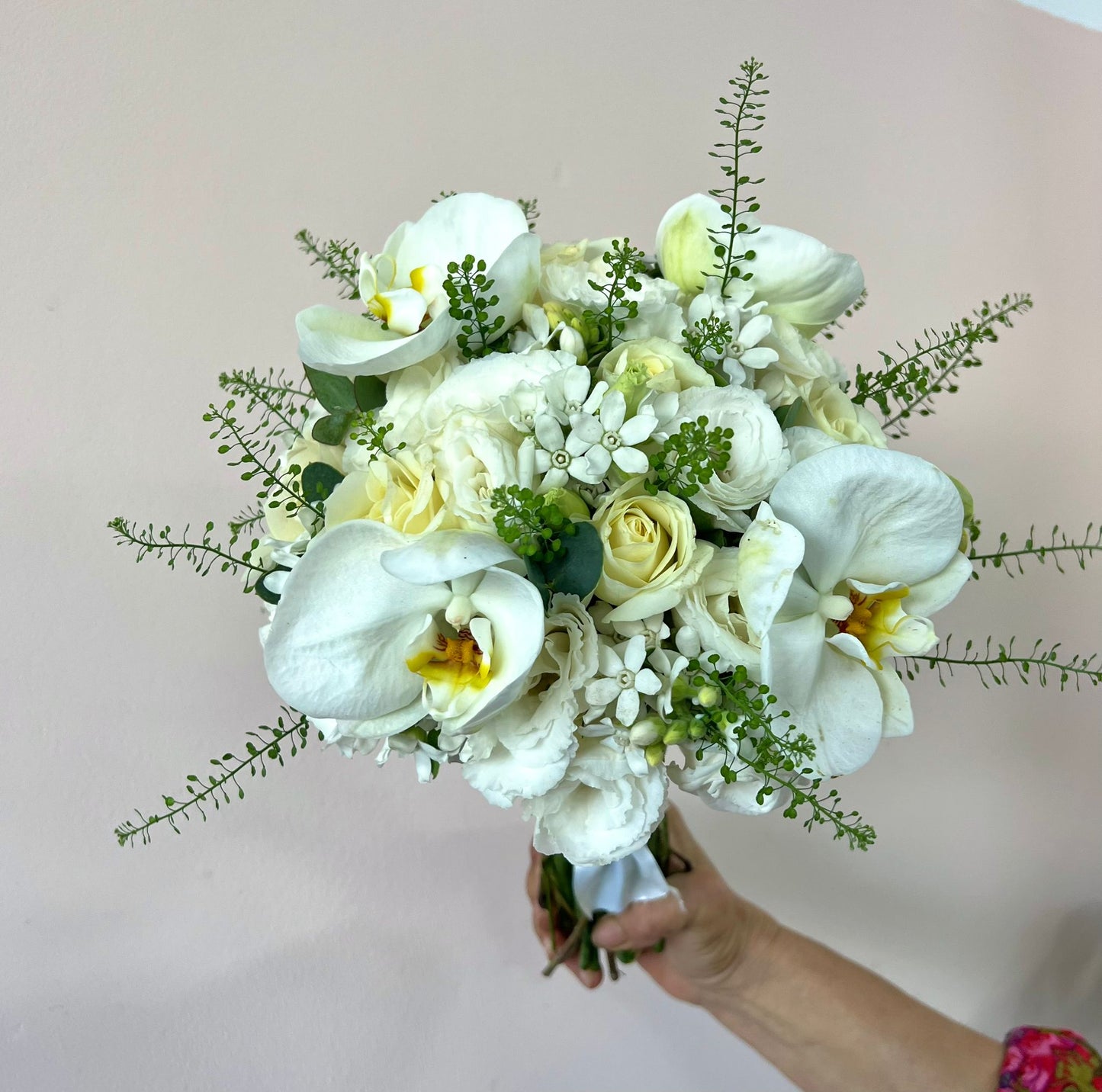 זר כלה לבן עם סחלבים